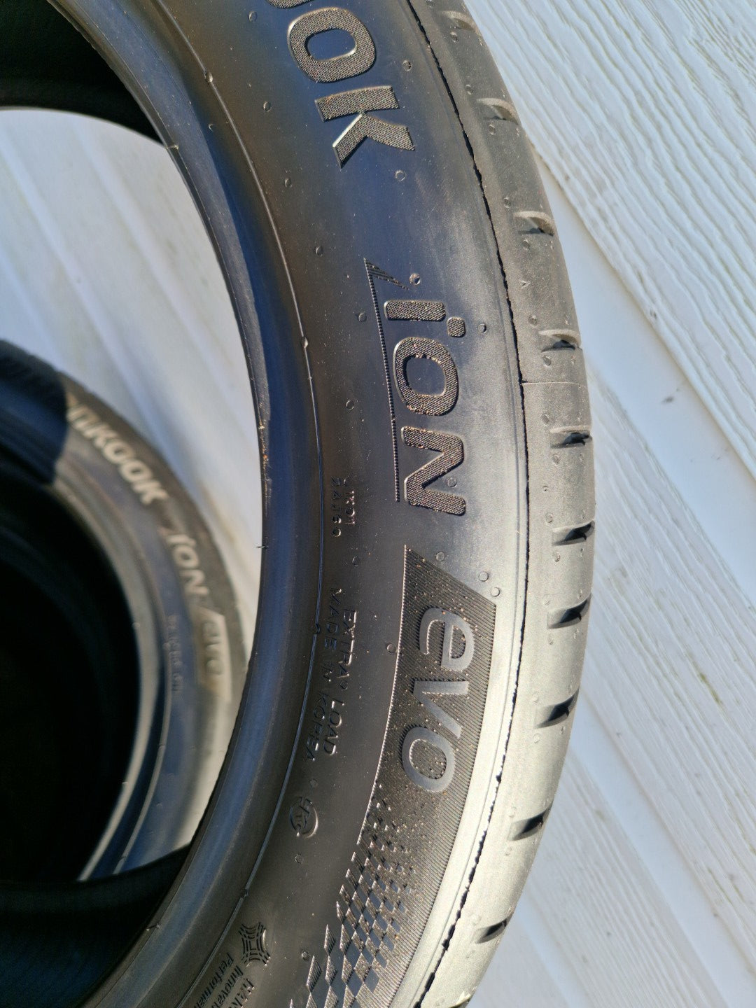 215/50/19 97H Hankook demo banden