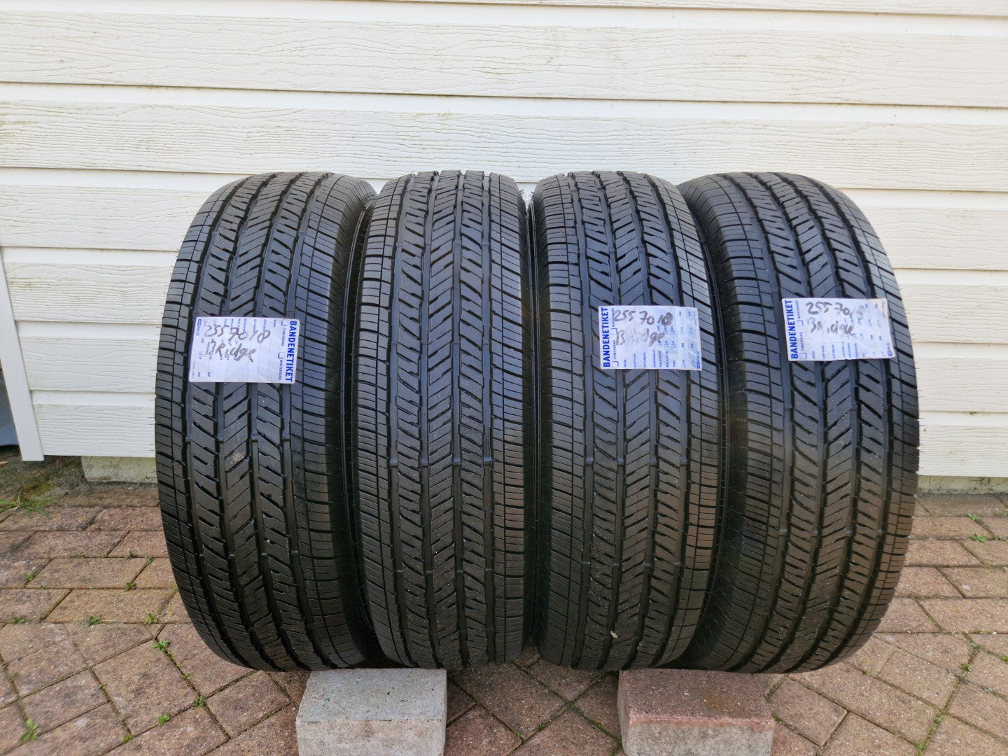 255/70/18 113T Bridgestone zomerbanden 4x