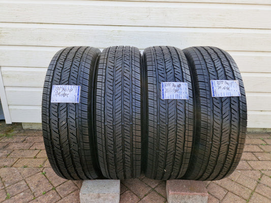 255/70/18 113T Bridgestone zomerbanden 4x