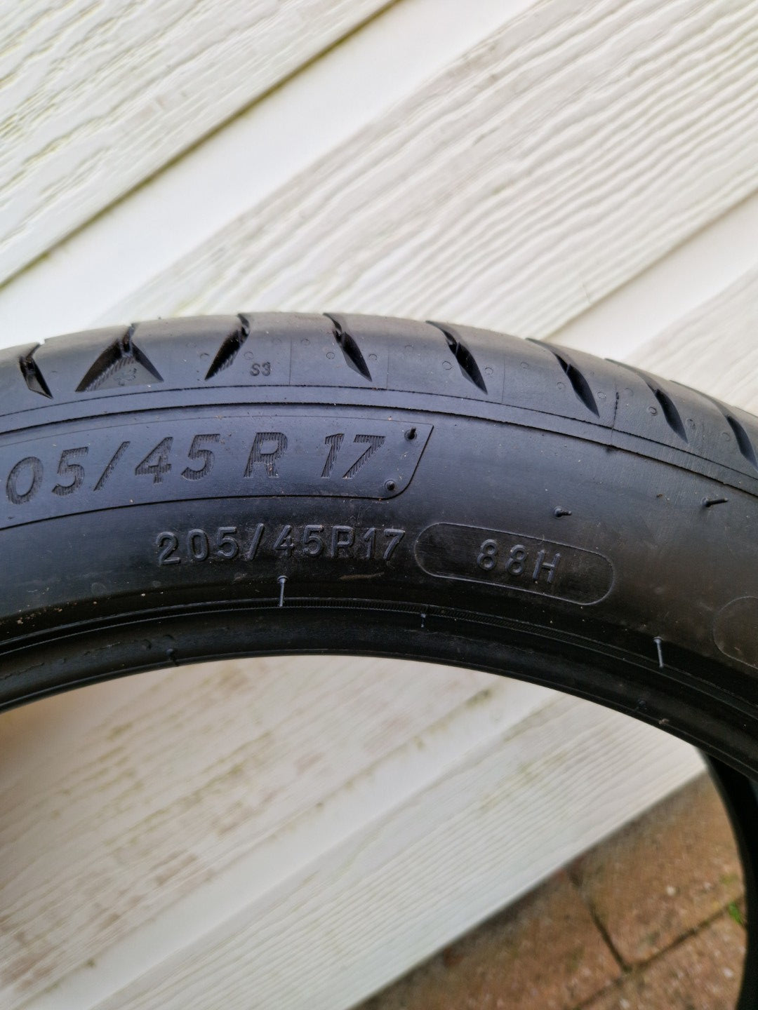 205/45/17 88H Michelin summer tires 4X